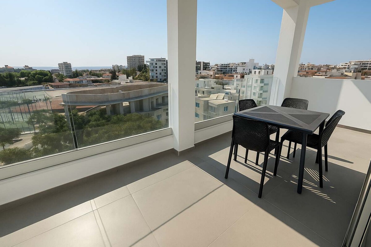 Balcony with city view at the Lux Skyline Suite