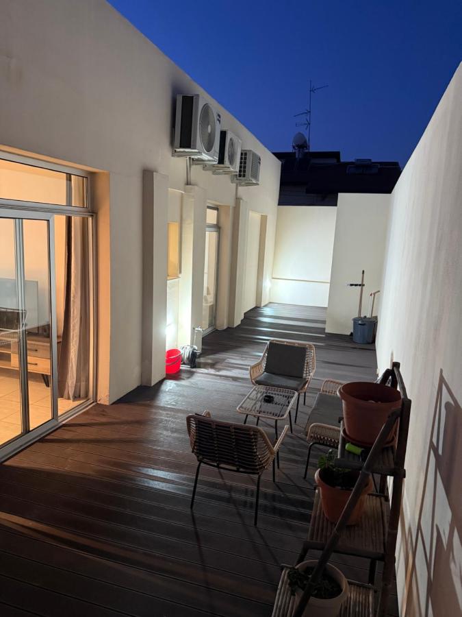 Balkon mit Sitzbereich – Lux Apartment