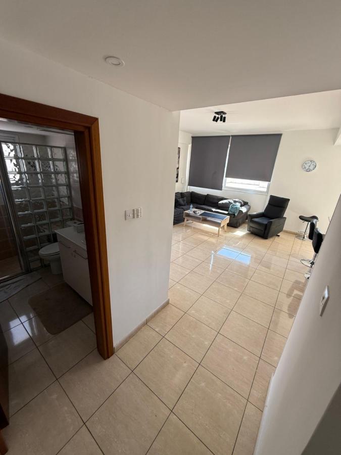 Flur und Wohnzimmer – Lux Apartment